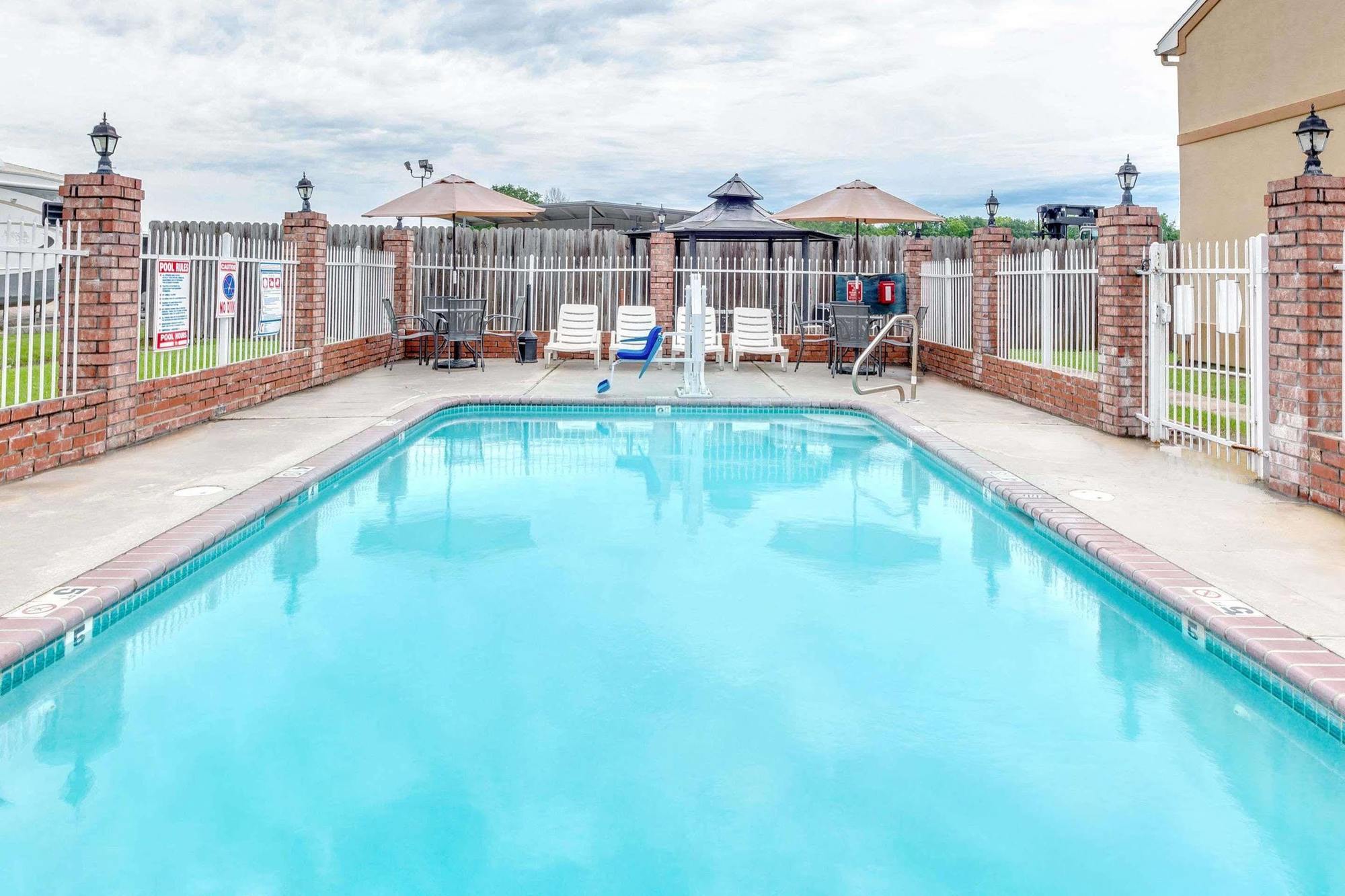Howard Johnson By Wyndham Scott Lafayette מראה חיצוני תמונה